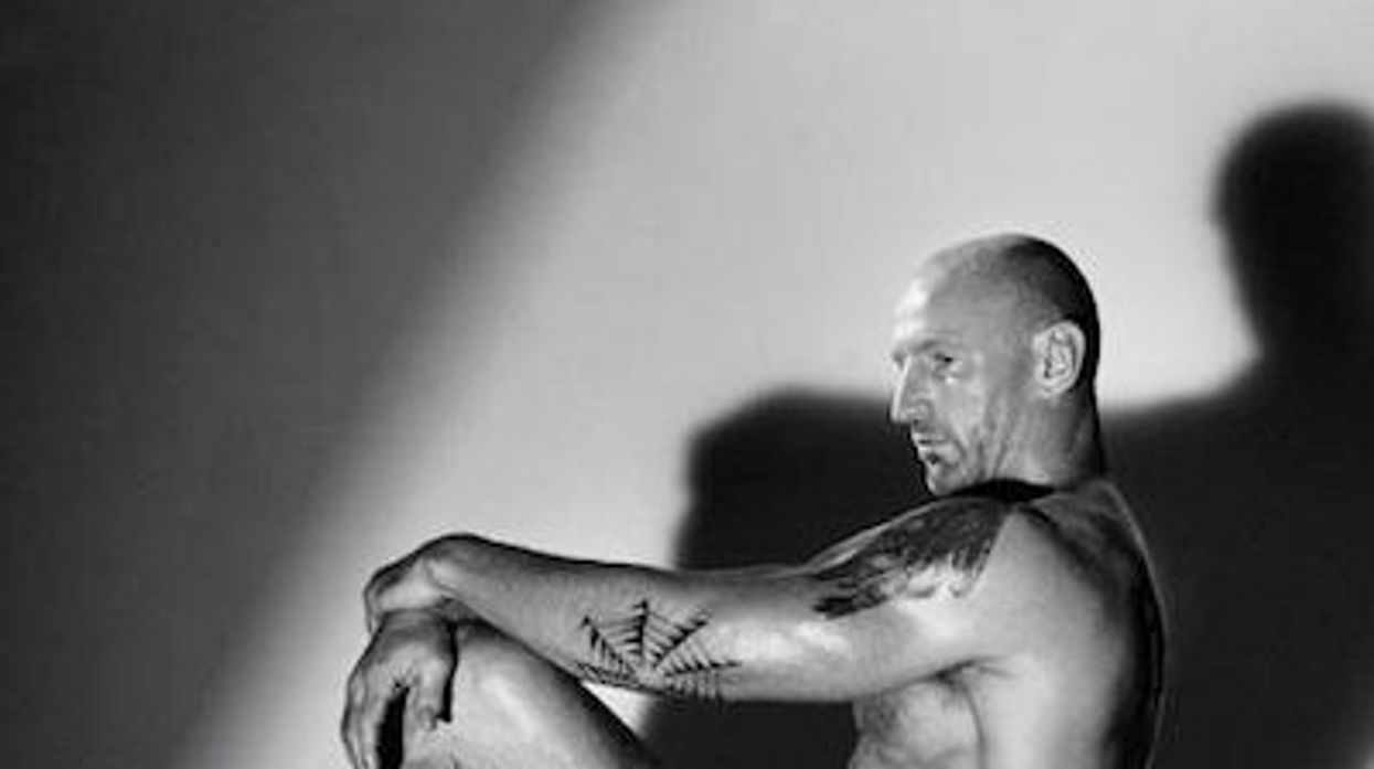 Gareth-thomas-out100-posex400