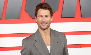 Glen Powell drops his towel and leaves nothing to the imagination in sexy new film