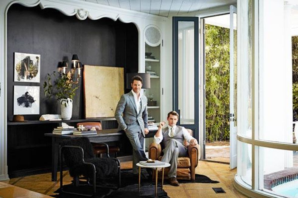 Hbz-fashionable-life-nate-berkus-living-room-portrait-lgn
