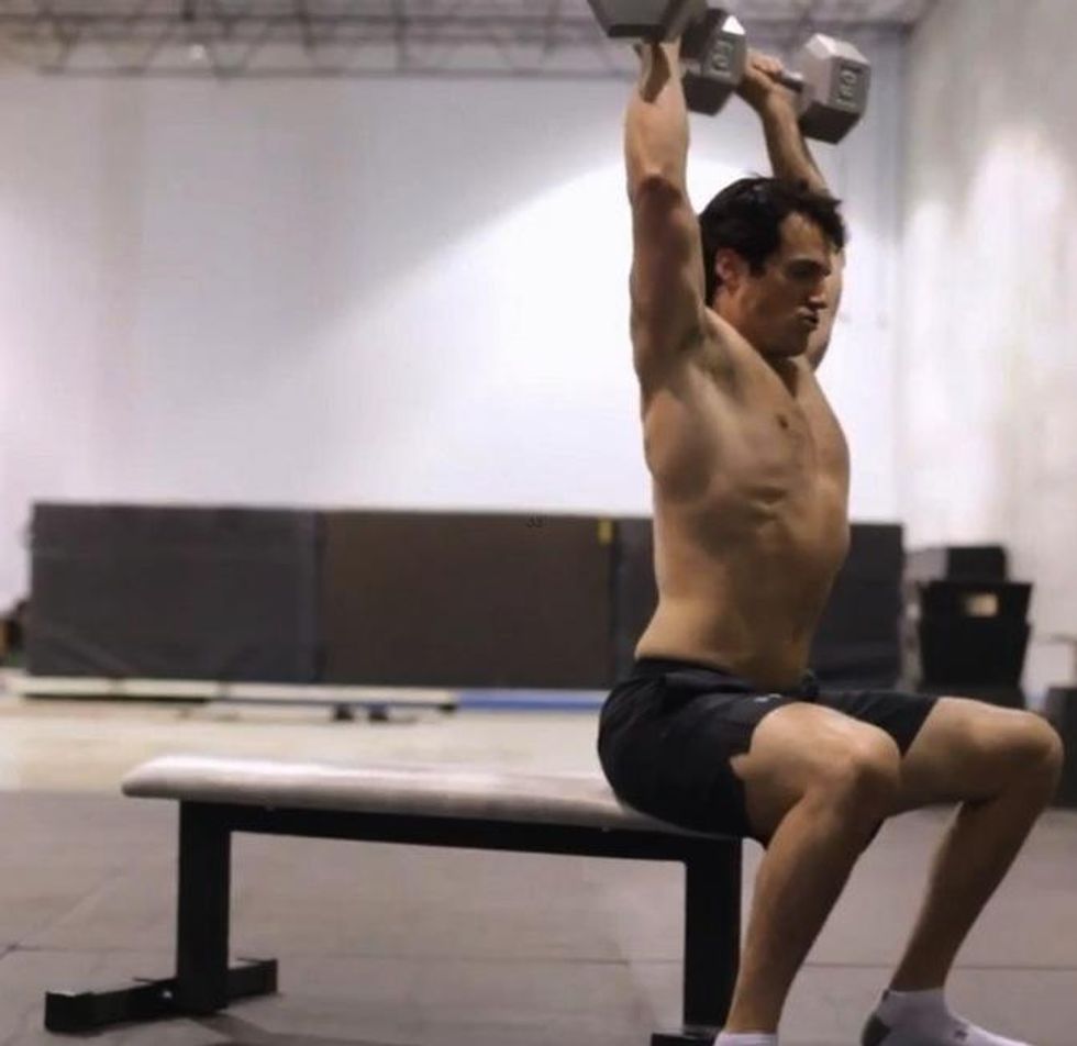 Henry-cavill-shirtless-man-of-steel-workout-video10