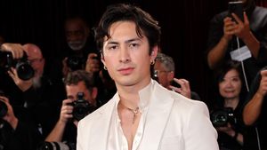 Hudson Williams makes jewelry sexy in new viral photo shoot