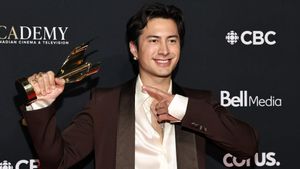 Hudson Williams gets passionate about his 'gay bottom eyes' in award acceptance speech