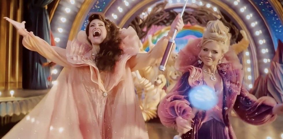 Idina Menzel and Kristin Chenoweth in Wicked