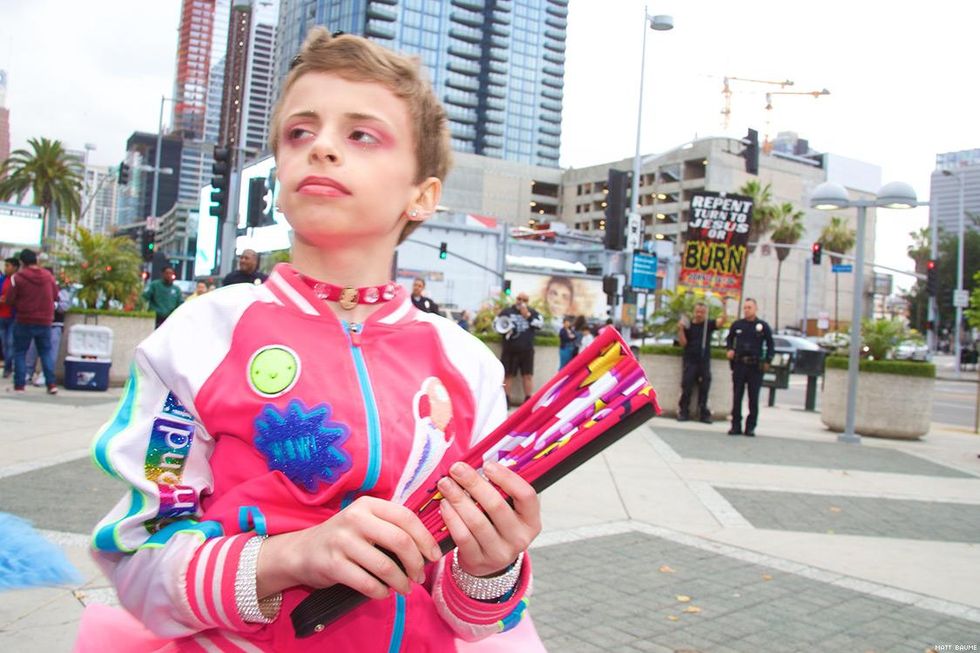 If you missed DragCon in Los Angeles this year, don't cry into your wig — get it together for next year, girl! Read more below.