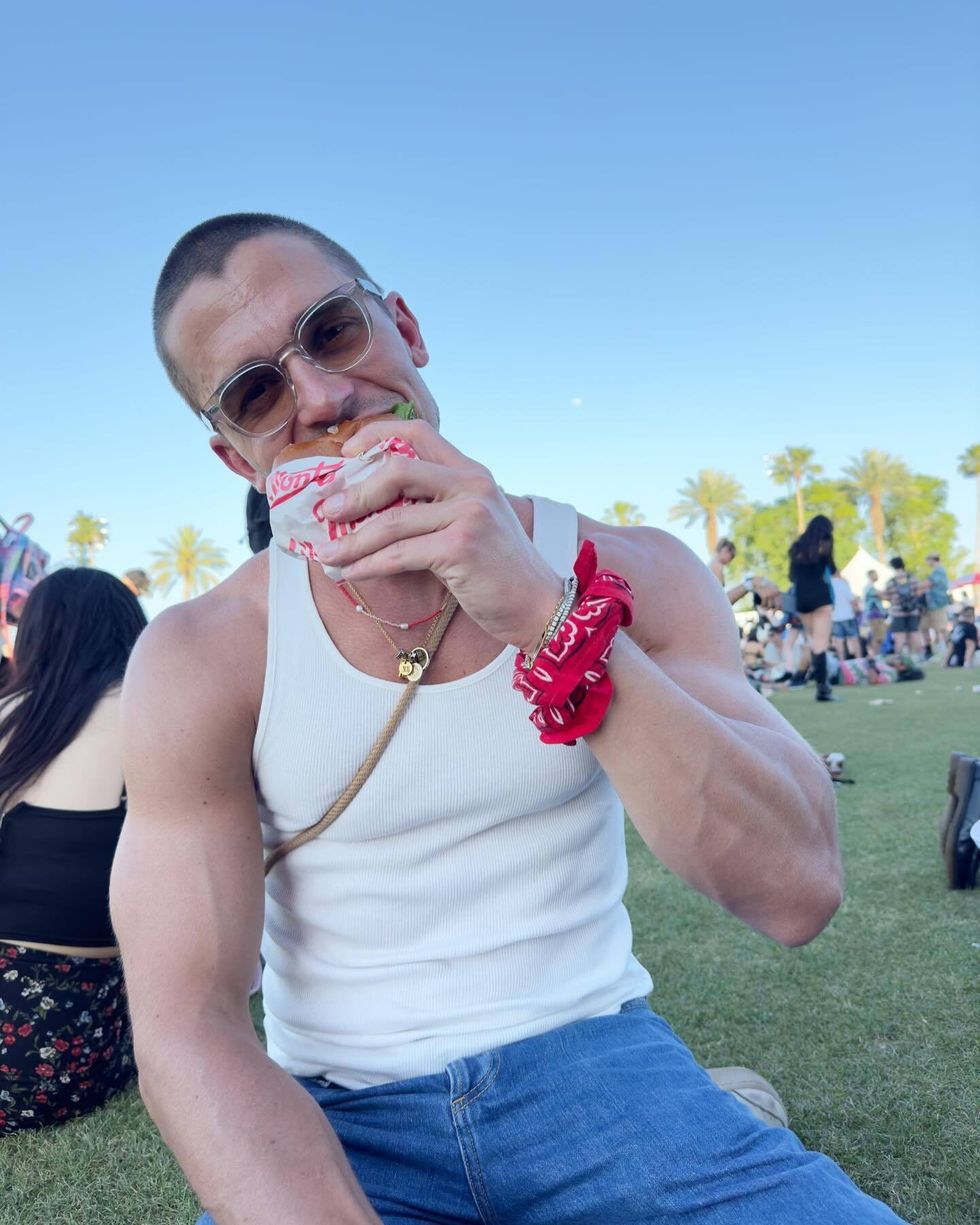 Antoni Porowski & his tank tops are preparing us for a sweaty Hot Girl