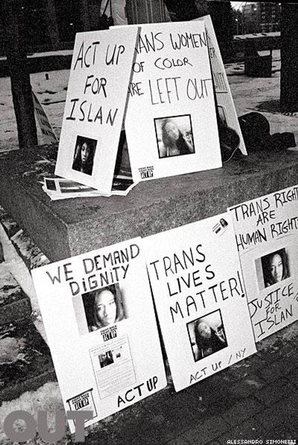 Isla_signs_alessandro_simonettix400_0