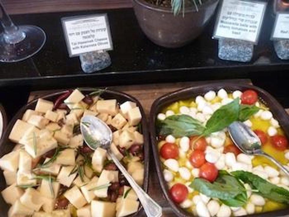 Israel-breakfast-cheeses