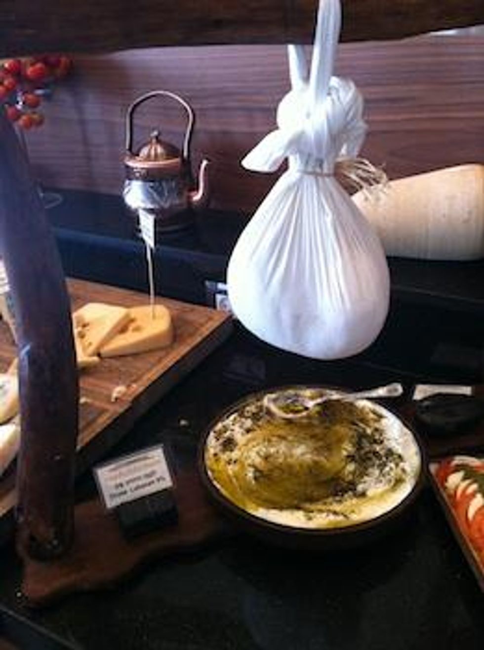 Israel-breakfast-labneh-zatar-olive-oil