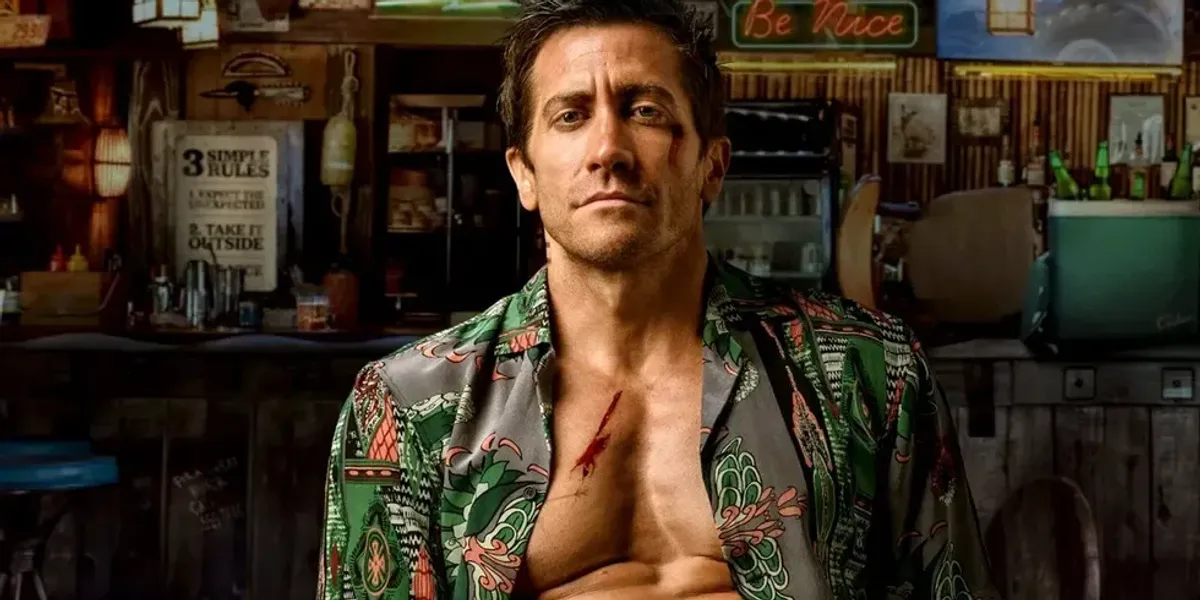 Jake Gyllenhaal gets sweaty & shirtless in 1st 'Road House' remake trailer