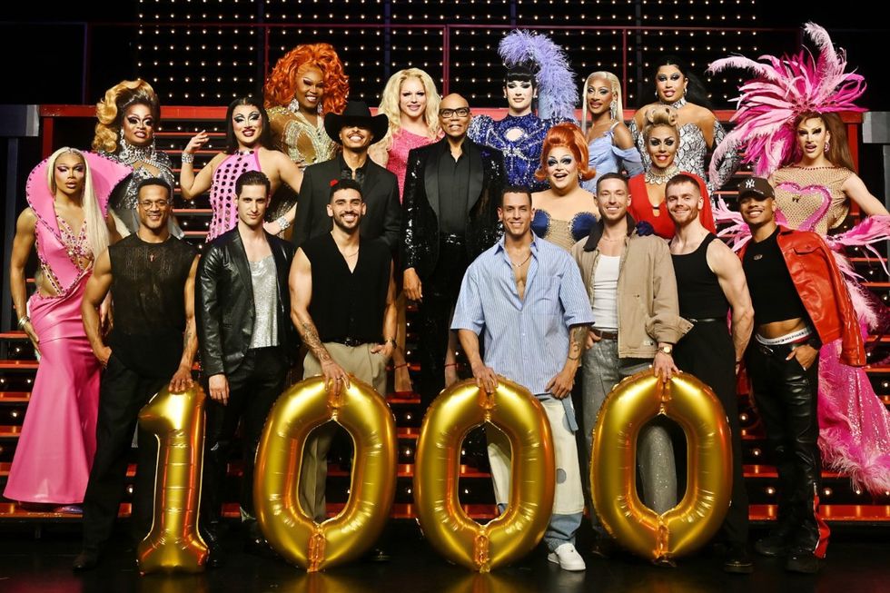 Jamal Sims and RuPaul pose with the dancers and queens of RuPaul's Drag Race Live for the residency's 1,000th show
