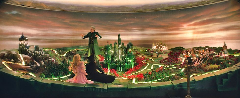 Jeff Goldblum, Ariana Grande, and Cynthia Erivo discuss the color of the road that would become the Yellow Brick Road in the first \u200bWicked\u200b movie