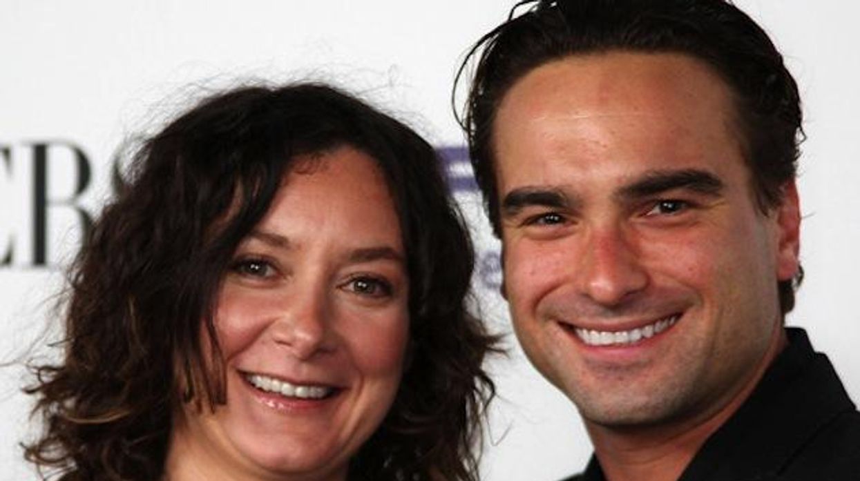 Johnny%2bgalecki%2bsara%2bgilbert%2bcbs%2bcomedies%2bseason%2bd8oiyibvqpsl_1