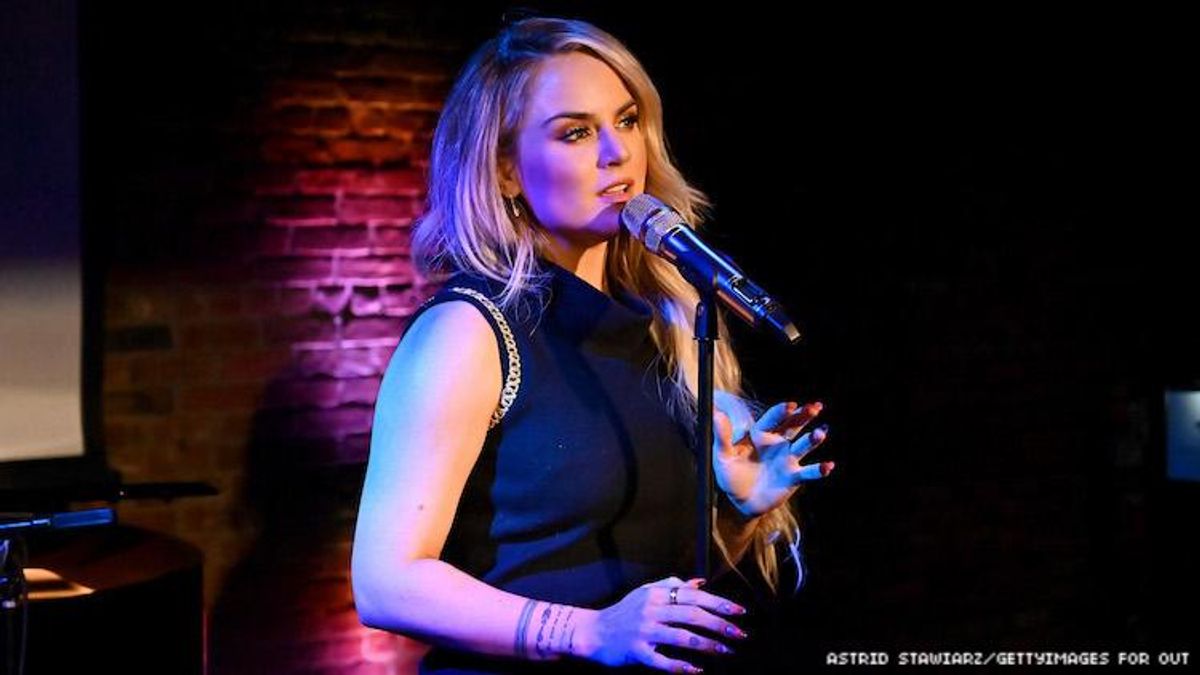 Jojo singing in a mic at the OUt100 event.