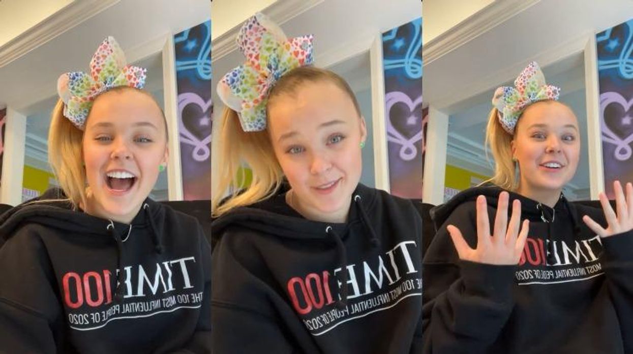 JoJo Siwa in livestream.