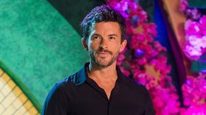 Jonathan Bailey flexes his sexy muscles in viral clip