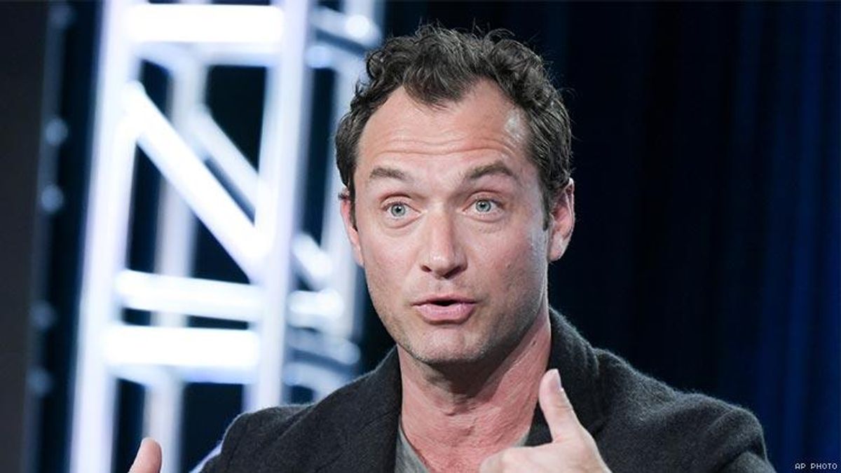 Jude Law on Why Dumbledore’s Homosexuality Isn’t Revealed on Sceeen