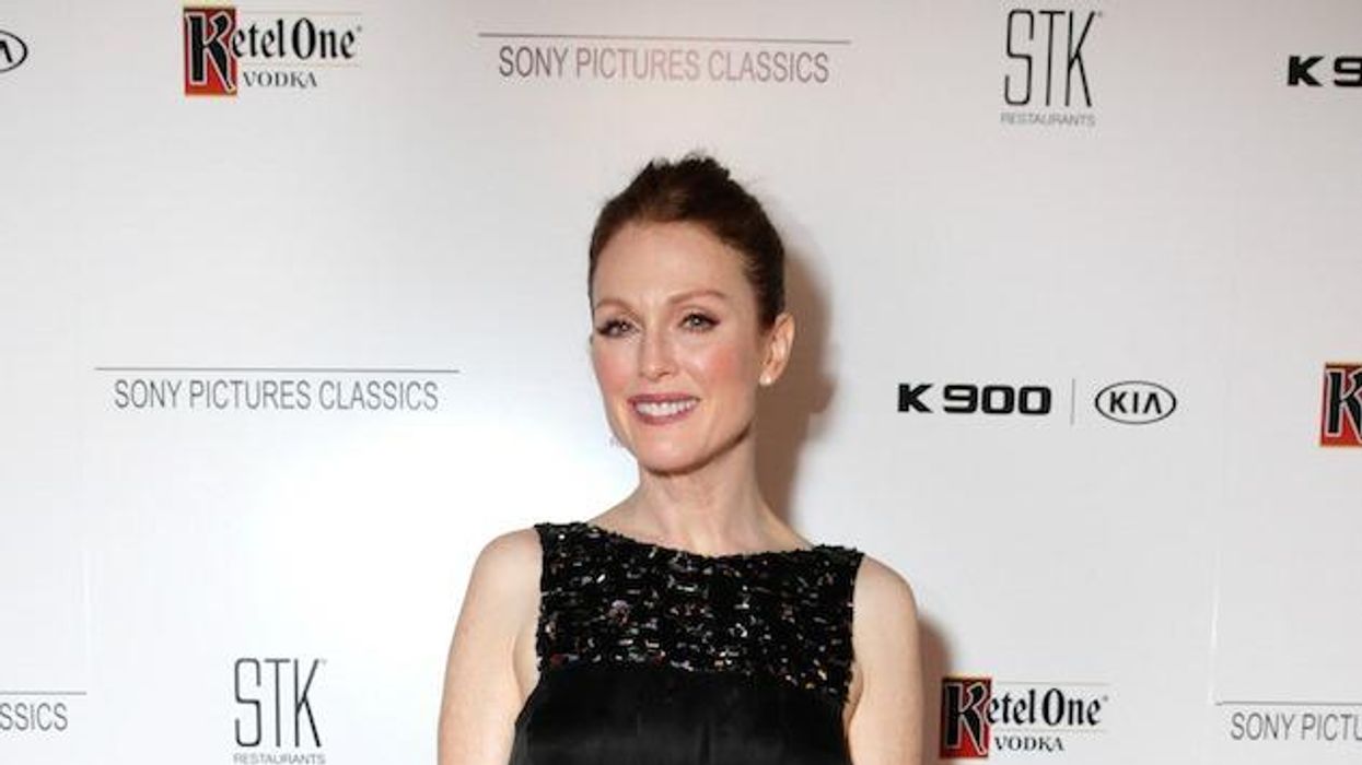 Julianne Moore in light up Tom Ford shoes