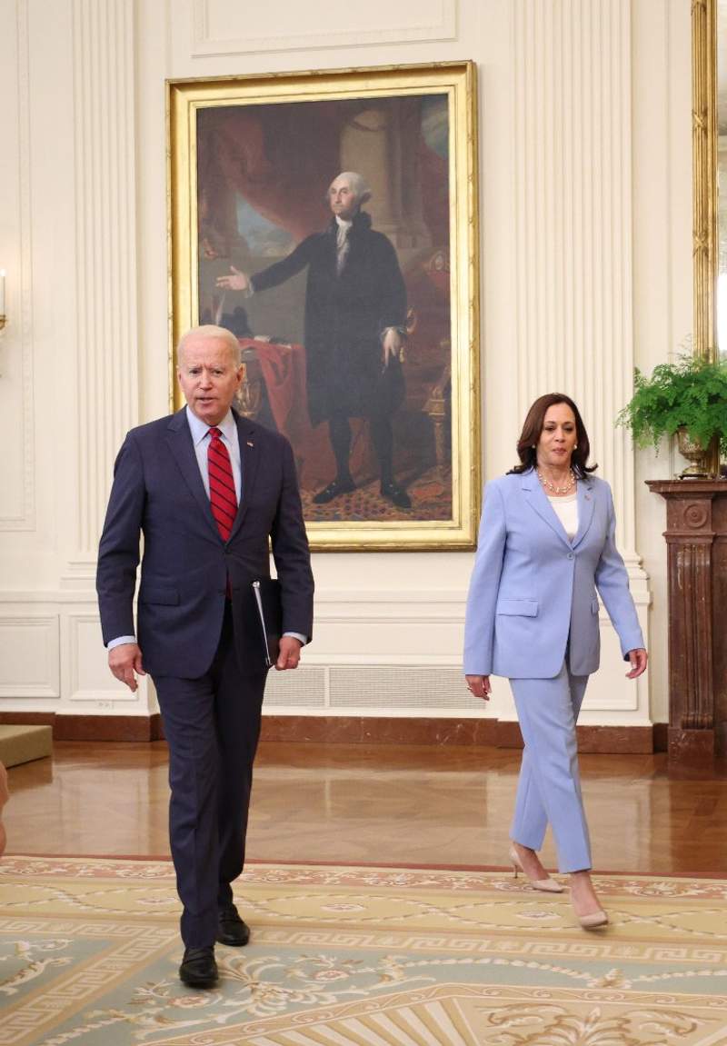 10 times Kamala Harris looked absolutely presidential in a power suit | Out.com 10 times Kamala Harris looked absolutely presidential in a power suit | Out.com