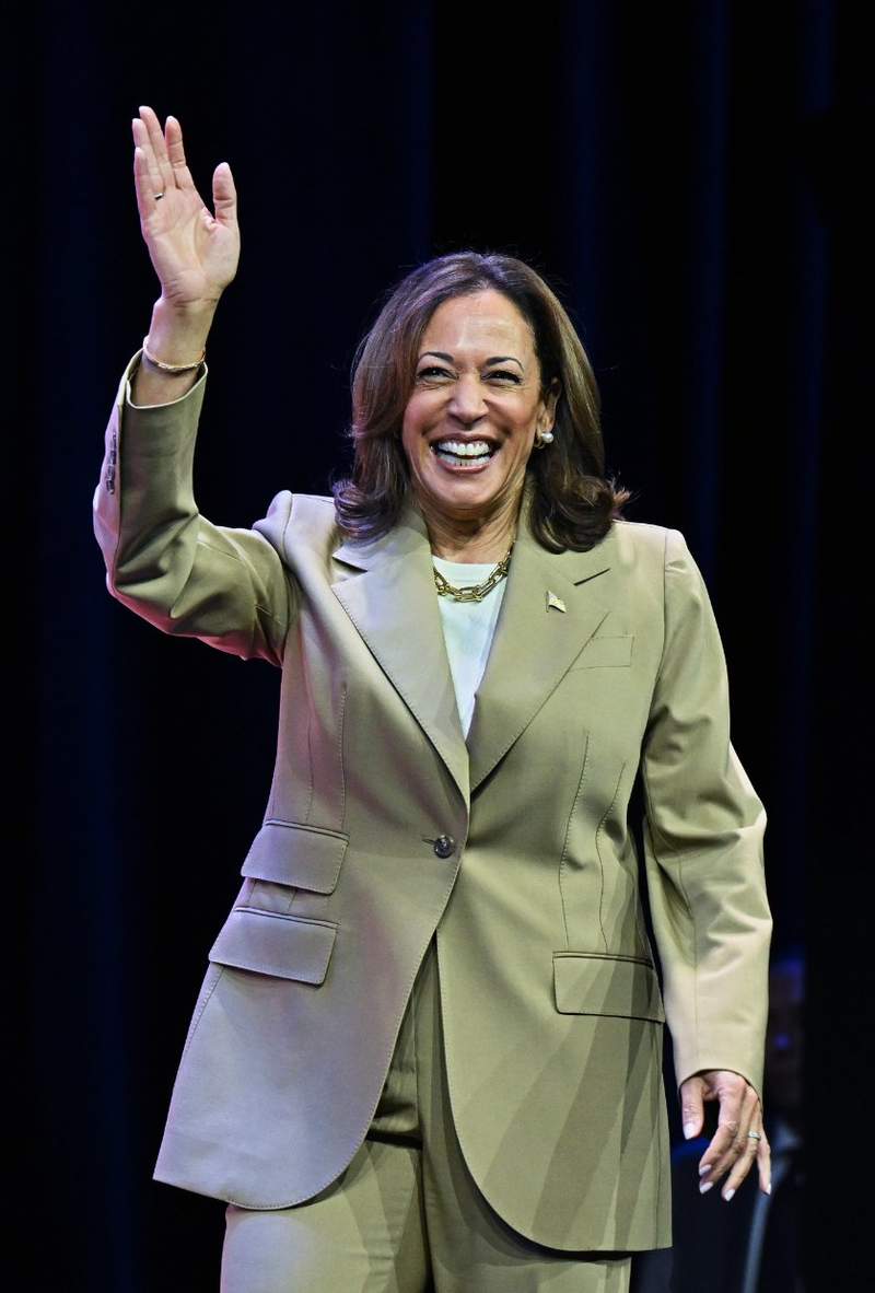 10 times Kamala Harris looked absolutely presidential in a power suit |  Out.com