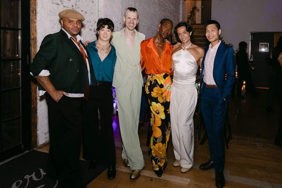 Kandy Muse, Willow Pill, Utica Queen, Shea Coule\u00e9 and Kahmora Hall pose with Denali.