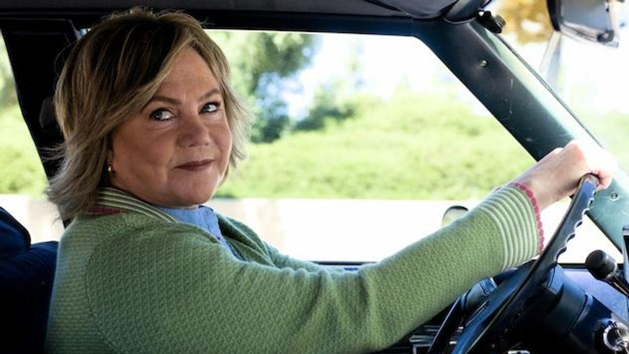 Kathleen-turner-perfect-family-rotator_0