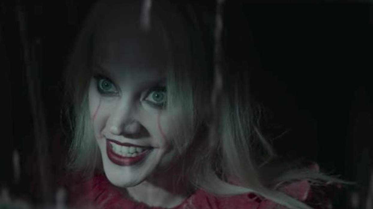 Kellyanne Conway Terrorizes Anderson Cooper As 'It' On 'SNL'