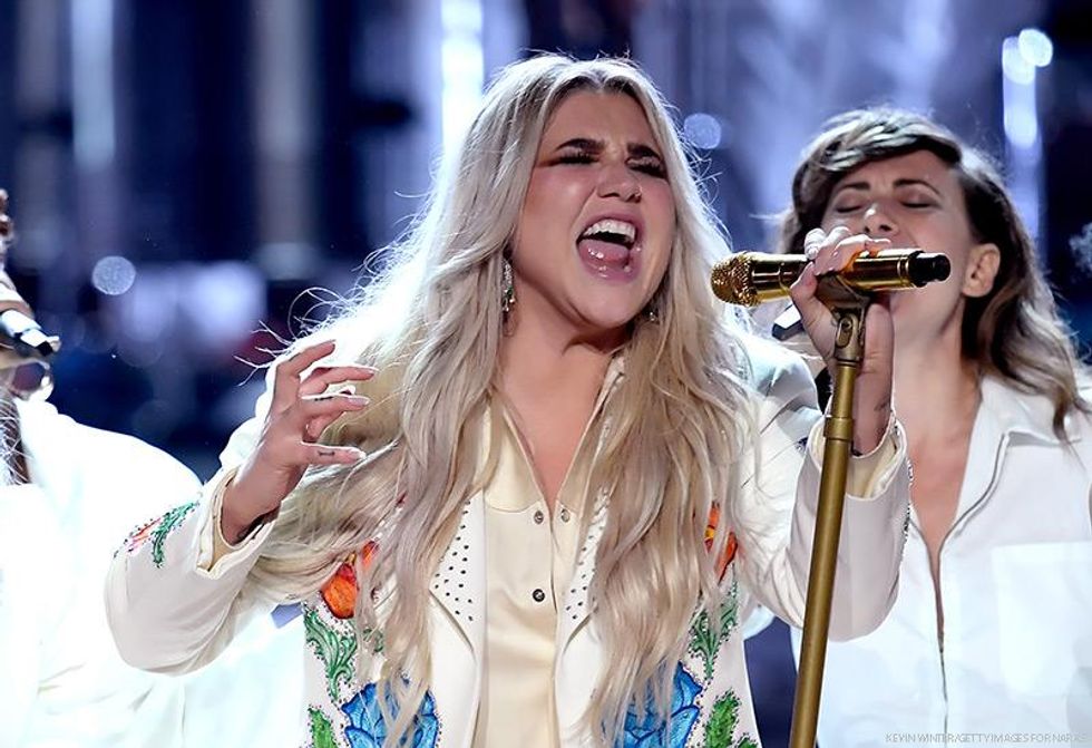 Kesha Performs 'Praying' at the 60th Grammys