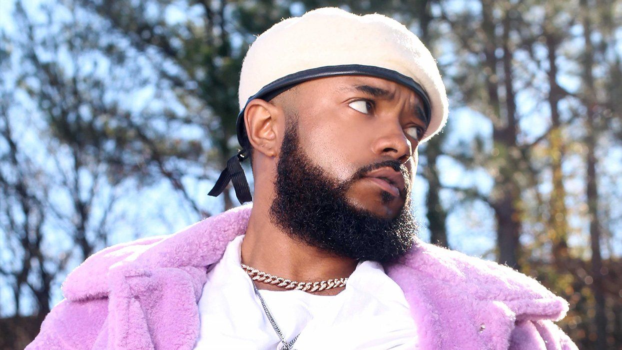 Eli Liberty talks dating, music, & sex symbols on 'Hella Single' podcast