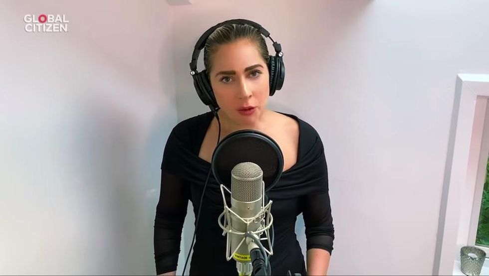 Lady Gaga, Celine Dion and more sing "The Prayer"