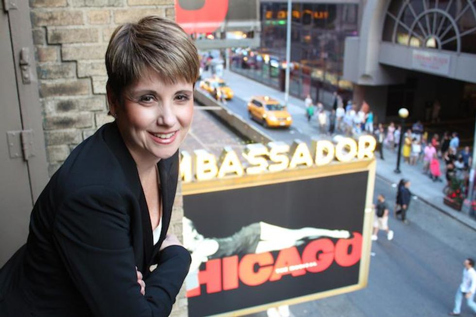 Leslie_stifelman_with_sign