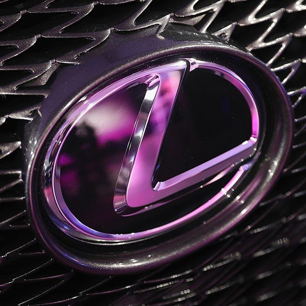 Lexus (logo detail)