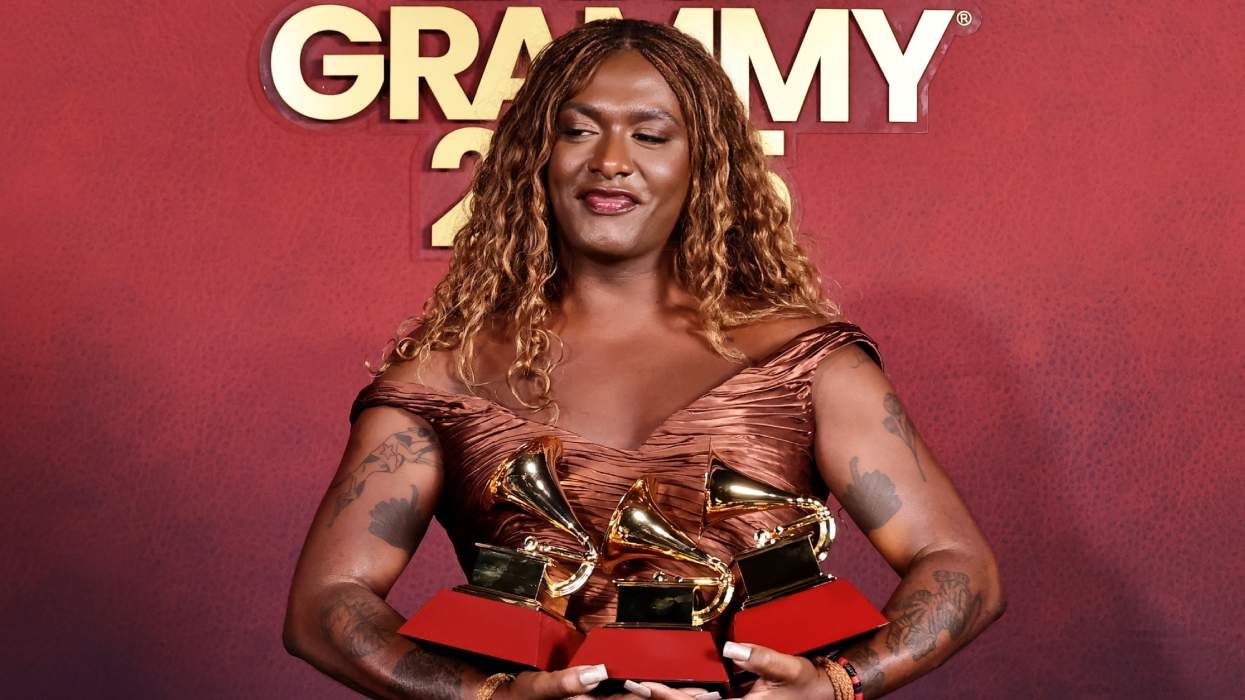 Liniker holding her three trophies at the 26th Annual Latin Grammy Awards on November 13, 2025 in Las Vegas, Nevada