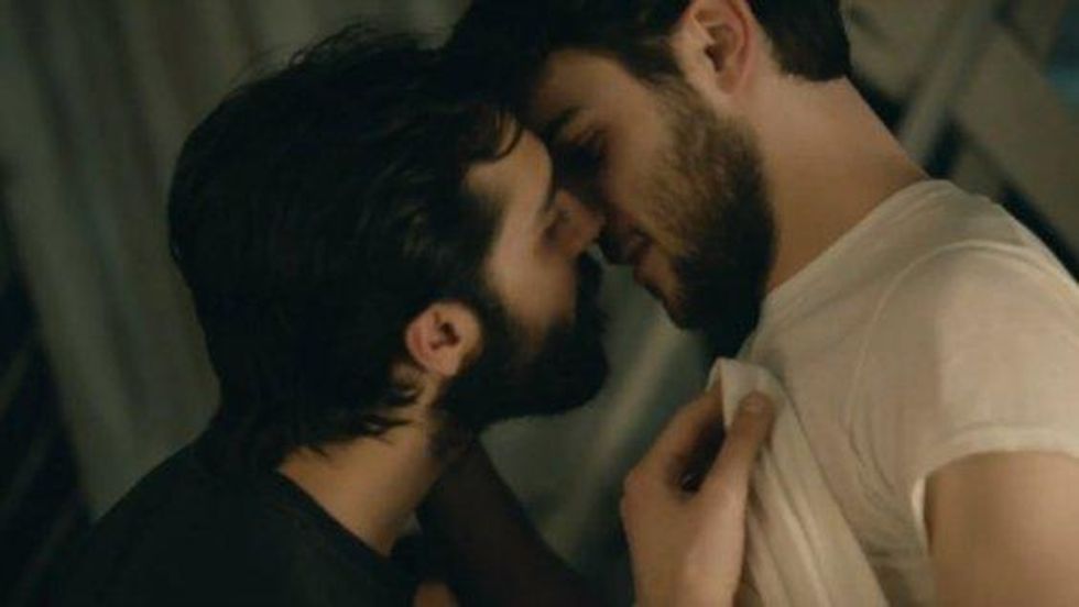 Look_trailer_screengrab