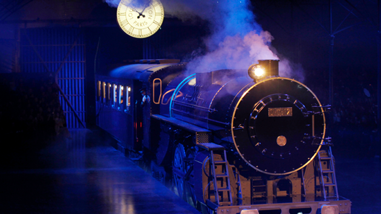Louis-vuitton-fall2012-runway-train_0