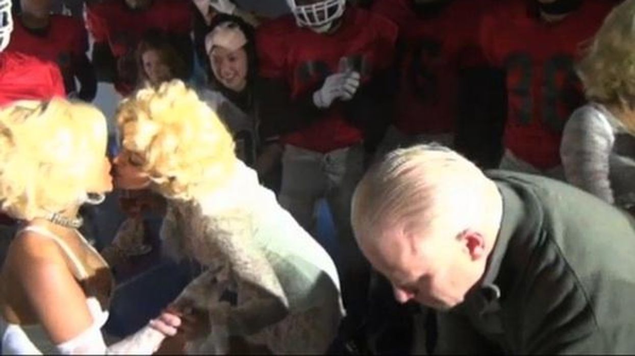 Madonnaminajkissrotate