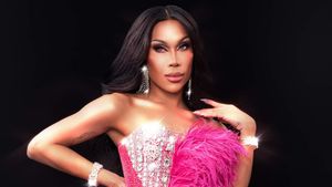 'Drag Race' superstar Marina Summers comes out as trans