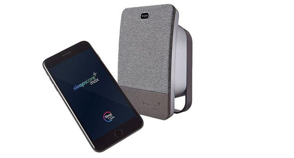 Max_and_phone_1600x1067_1024x10242x