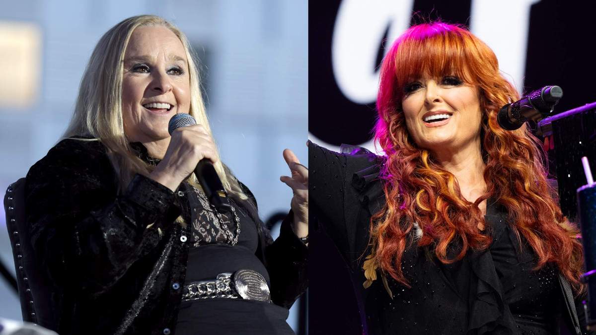 Melissa Etheridge and Wynonna Judd sharing a moment on stage during their tour