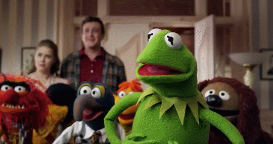 miss piggy kermit gif