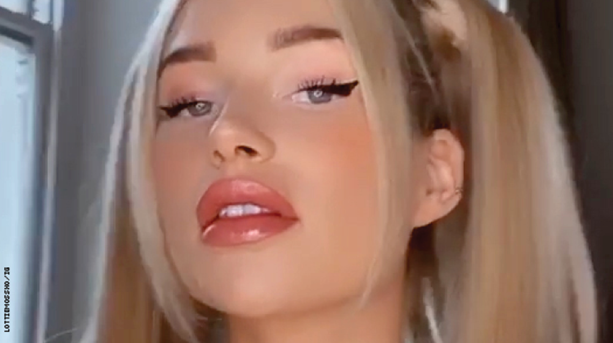 Model Lottie Moss' face