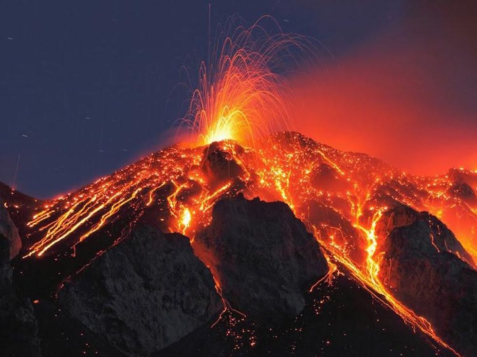 Multiple active volcanoes can be found in Hawaii.