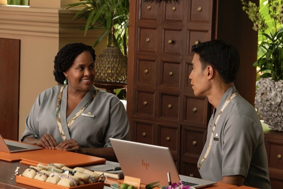 Natasha Rothwell and Dom Hetrakul \u200bon The White Lotus season 3 episode 6