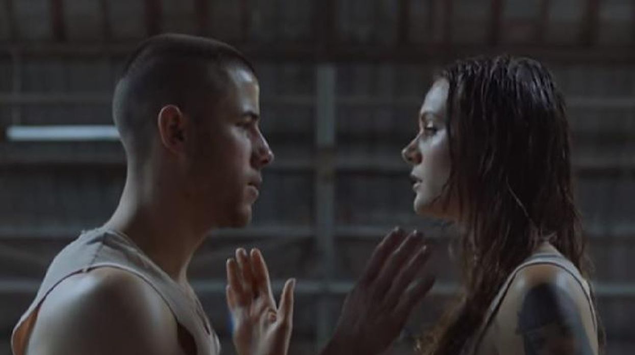 nick jonas close thumb