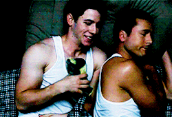 Nick Jonas, Glen Powell