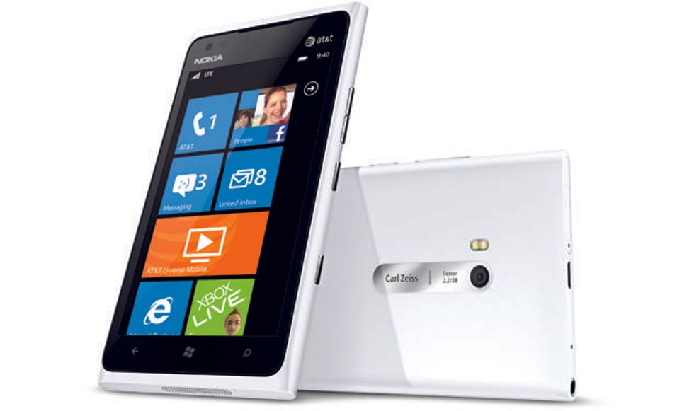 Nicki-minaj-nokia-lumia-900-att