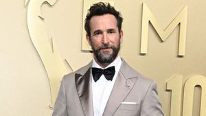 Who is Noah Wyle, the hunky actor just named People's Sexiest Man of the Year?