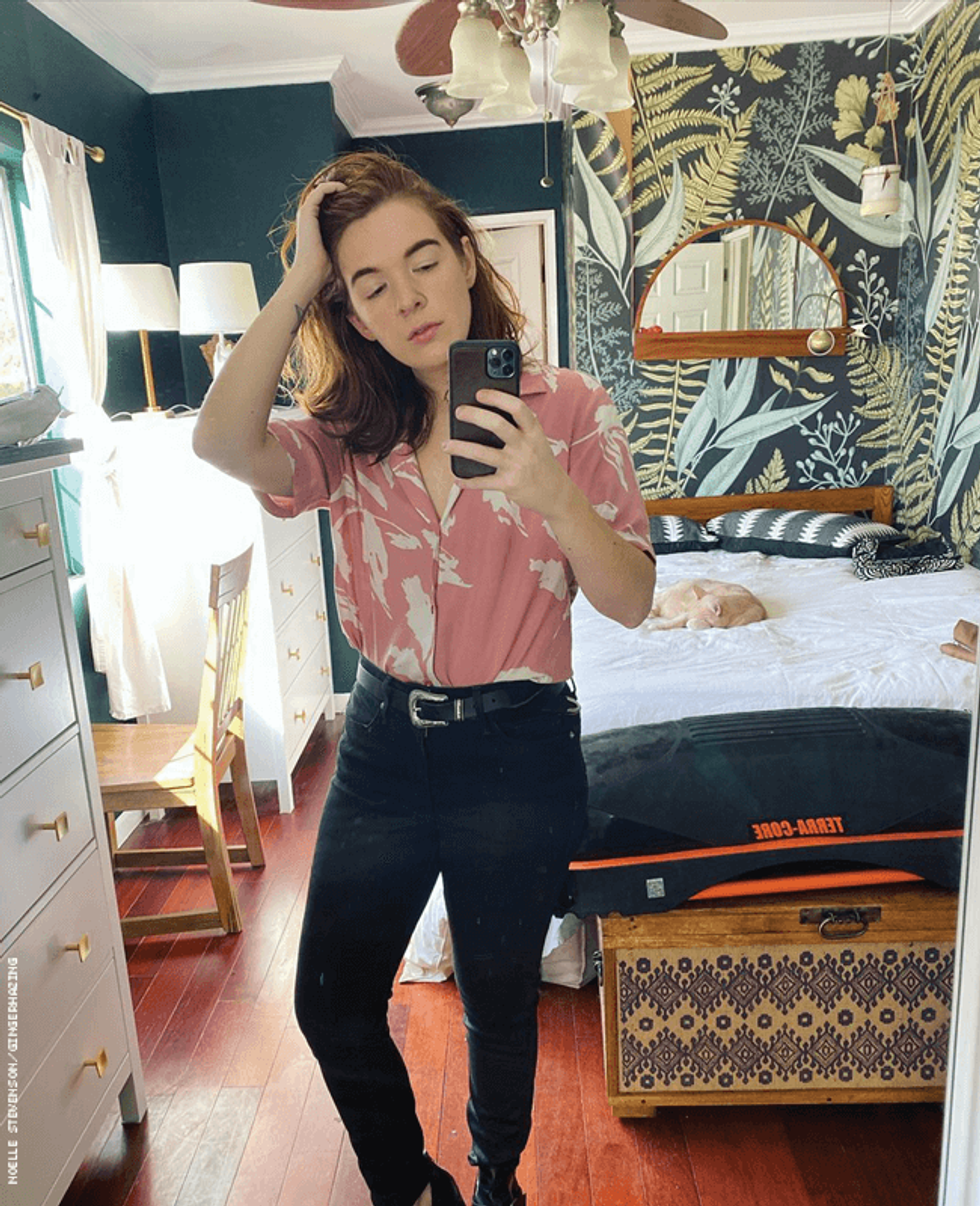 Noelle Stevenson and cat