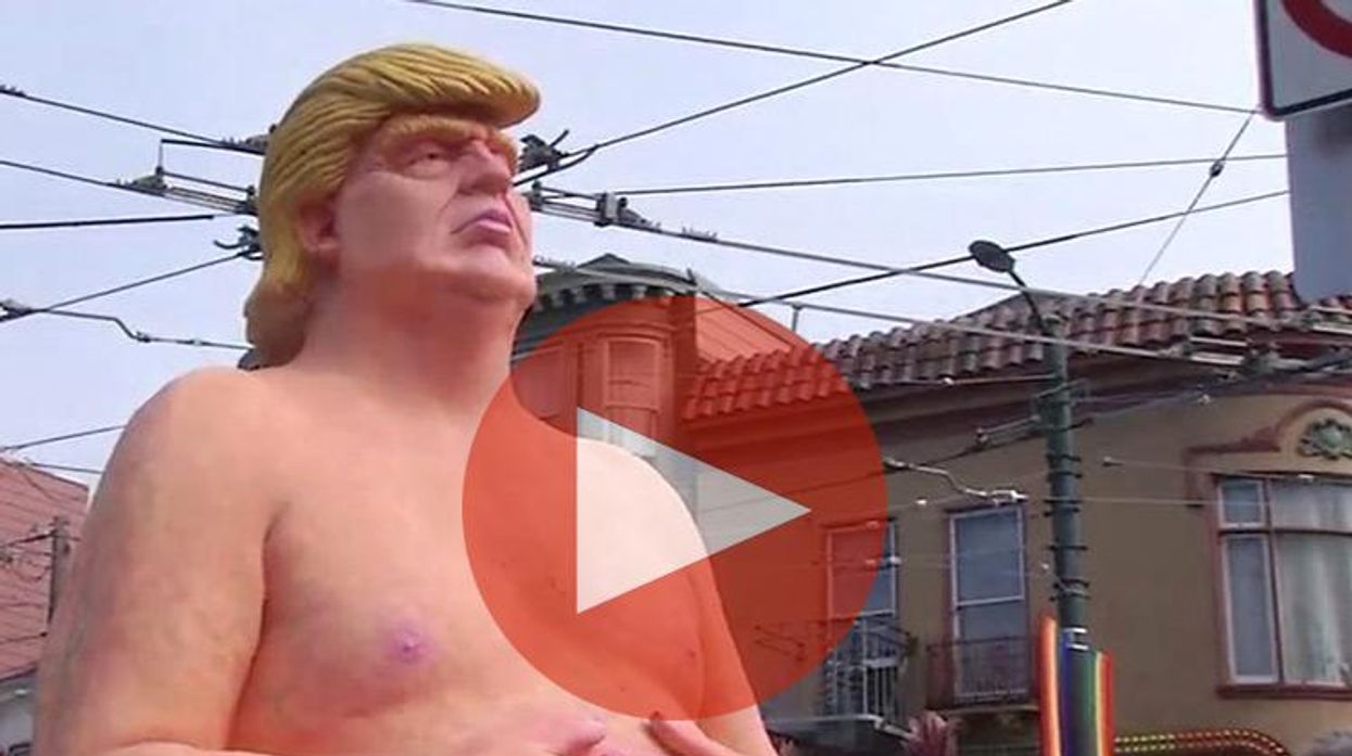 Nude-donald-trump-statue-x750
