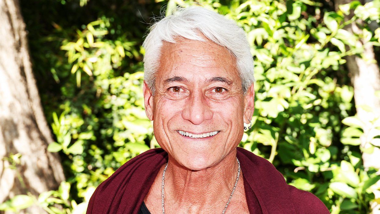 Out Olympic diver, Greg Louganis, sells medal to move out of the US
