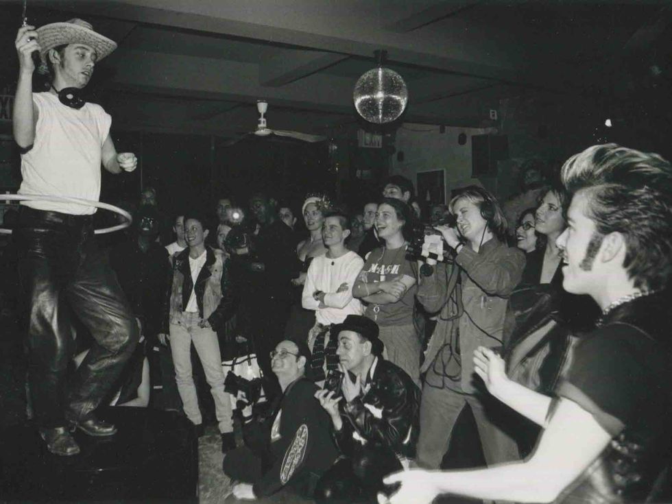 Pencil Kase hullahooping in 1996